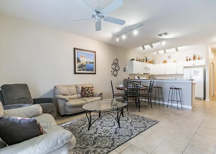 Huge Screened Patio That Overlooks Lake Buck, Near Famous Attractions!!