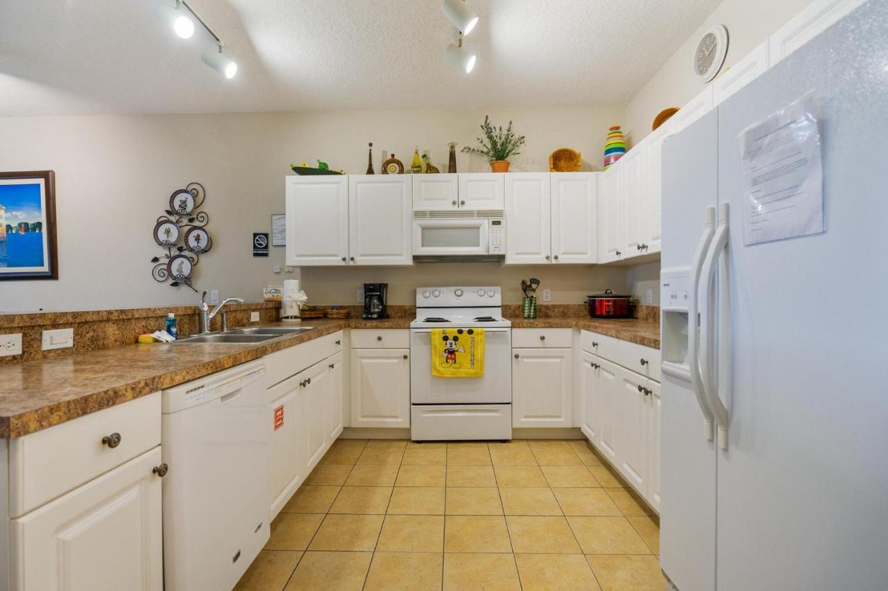 Huge Screened Patio That Overlooks Buck, Near Famous Attractions!! * Orlando