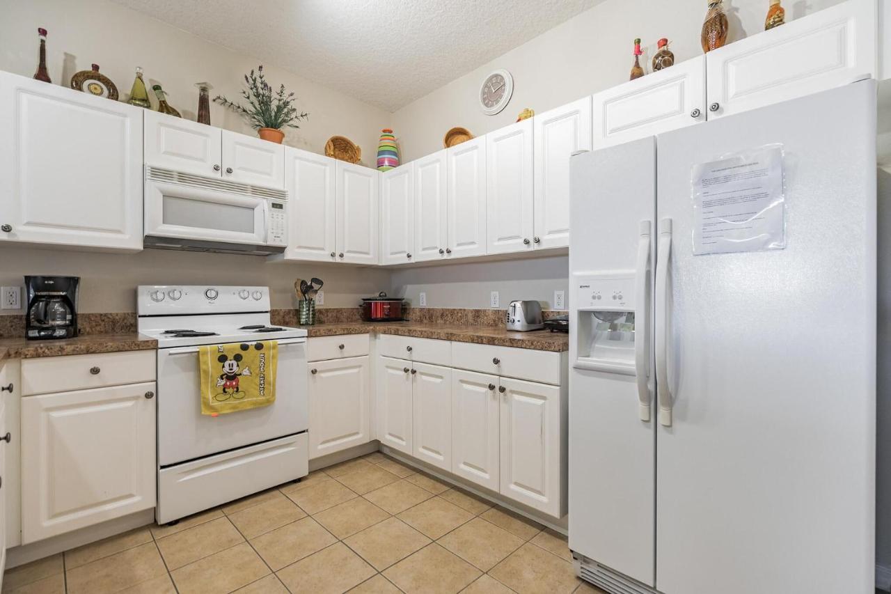 Huge Screened Patio That Overlooks Buck, Near Famous Attractions!! Apartment Orlando